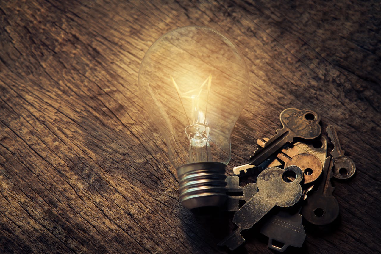 A lightbulb next to some keys